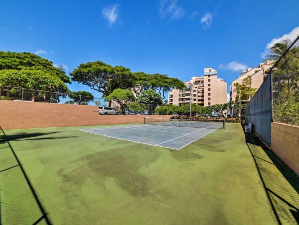 Two Bedroom Vacation Rental in Lahaina Short Walk to Beach