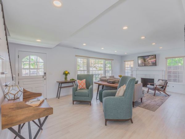 Spacious Five Bedroom Home in Anaheim Sleeps 13