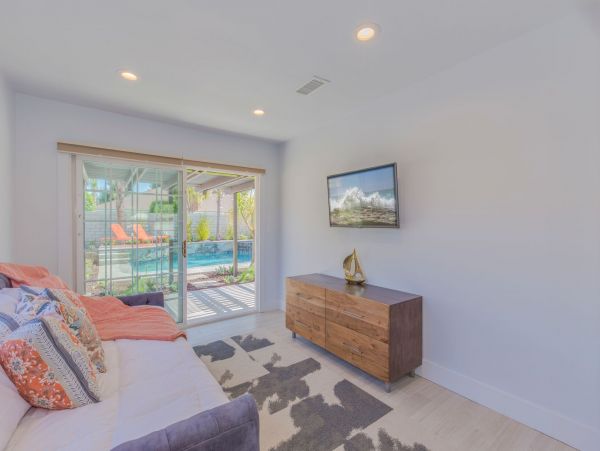 Spacious Five Bedroom Home in Anaheim Sleeps 13