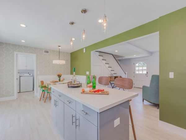 Spacious Five Bedroom Home in Anaheim Sleeps 13
