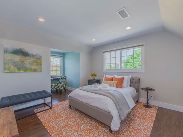 Spacious Five Bedroom Home in Anaheim Sleeps 13