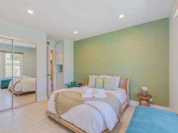 Spacious Five Bedroom Home in Anaheim Sleeps 13