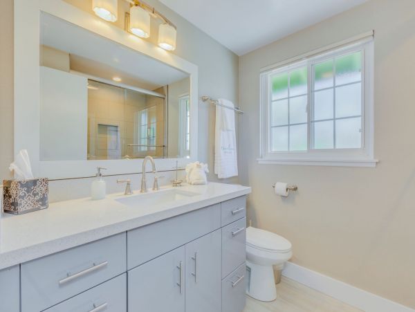 Spacious Five Bedroom Home in Anaheim Sleeps 13