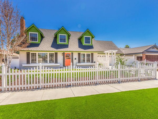 Spacious Five Bedroom Home in Anaheim Sleeps 13