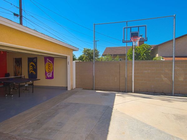 Anaheim Home 991178