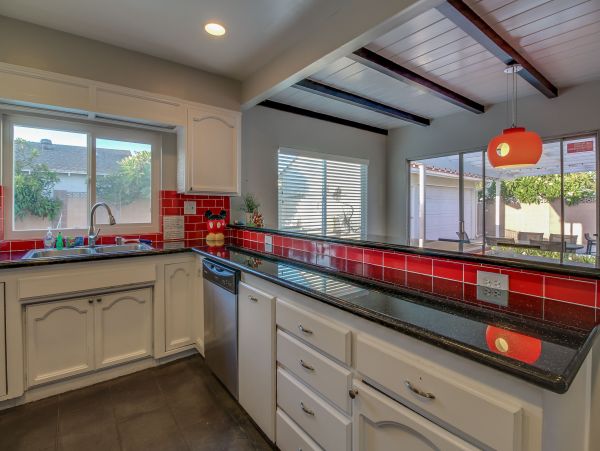 Anaheim Home 991179