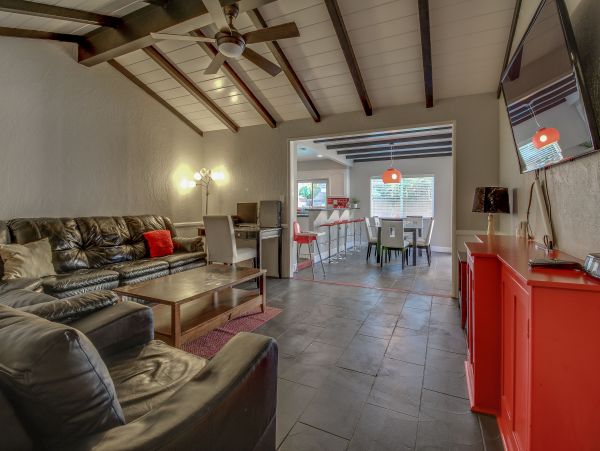 Anaheim Home 991179