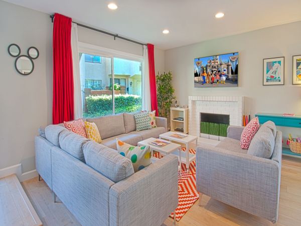 Beautiful Anaheim 3 Bedroom Condo with Communal Pool