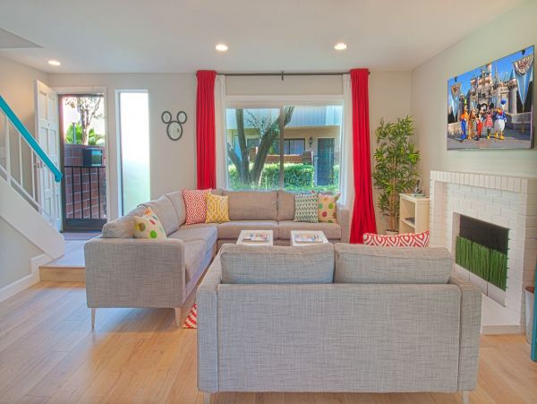 Beautiful Anaheim 3 Bedroom Condo with Communal Pool