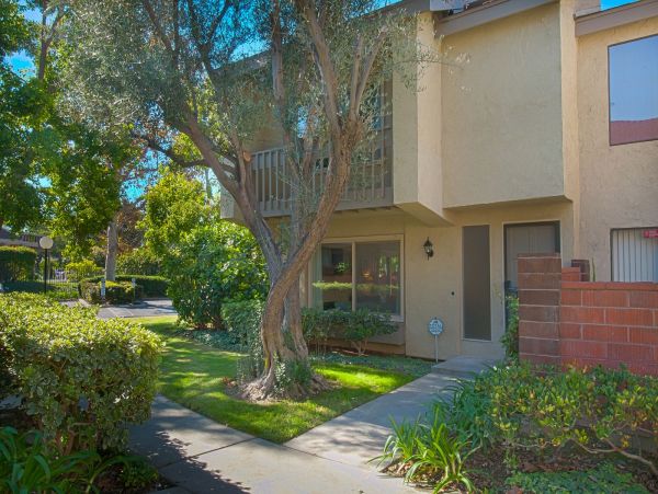 Beautiful Anaheim 3 Bedroom Condo with Communal Pool