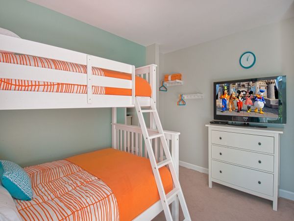Beautiful Anaheim 3 Bedroom Condo with Communal Pool