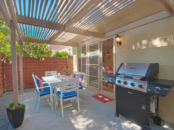 Beautiful Anaheim 3 Bedroom Condo with Communal Pool