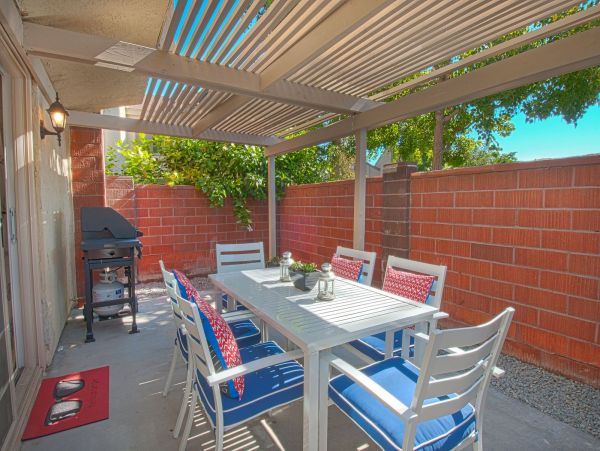 Beautiful Anaheim 3 Bedroom Condo with Communal Pool