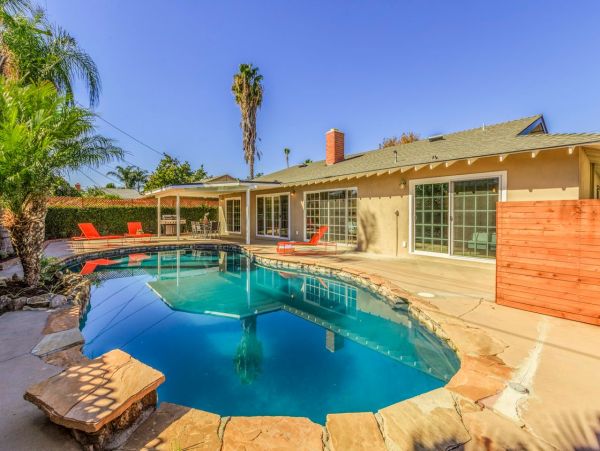 Anaheim 4 Bedroom Home with Pool & Game Room