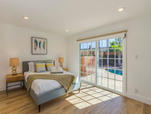 Anaheim 4 Bedroom Home with Pool & Game Room