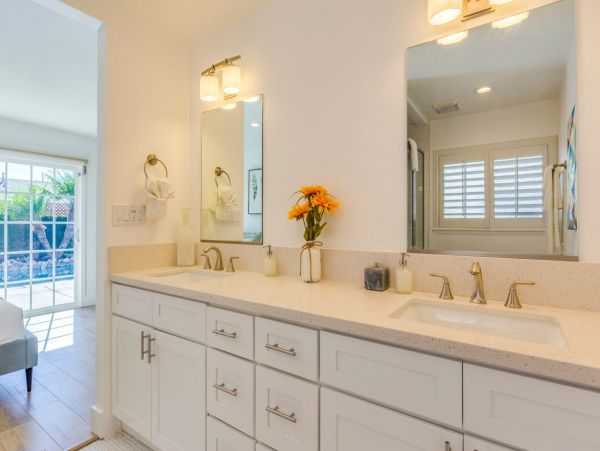 Anaheim 4 Bedroom Home with Pool & Game Room