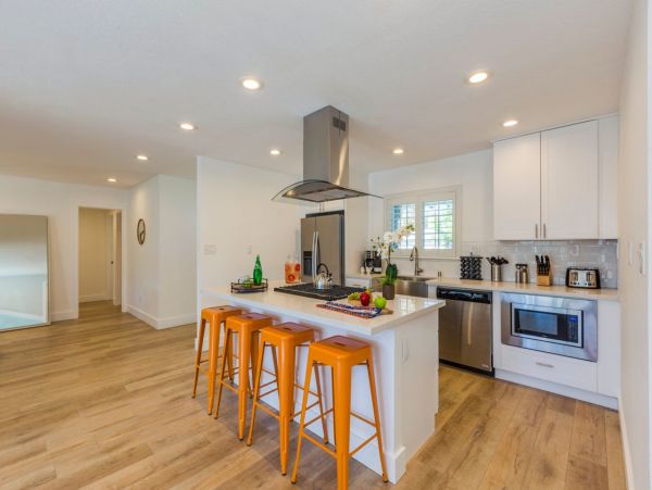 Anaheim 4 Bedroom Home with Pool & Game Room