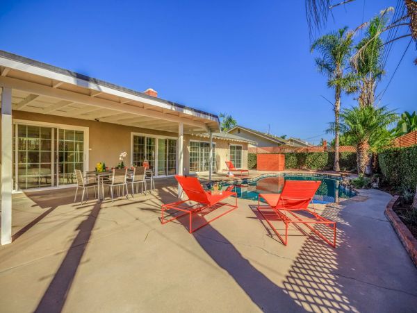 Anaheim 4 Bedroom Home with Pool & Game Room