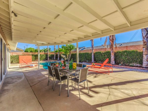Anaheim 4 Bedroom Home with Pool & Game Room