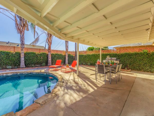 Anaheim 4 Bedroom Home with Pool & Game Room