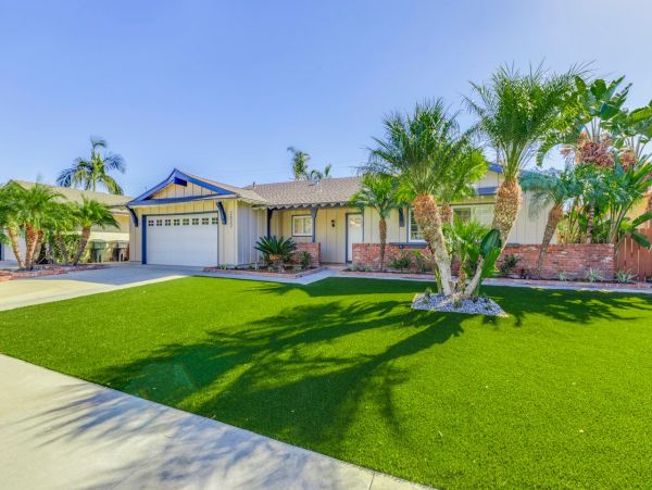 Anaheim 4 Bedroom Home with Pool & Game Room