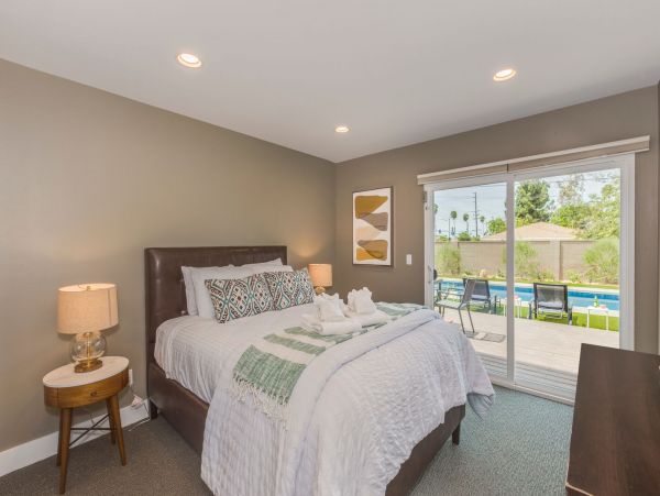 Luxury Anaheim 5 Bedroom Pool House