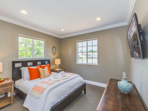 Luxury Anaheim 5 Bedroom Pool House