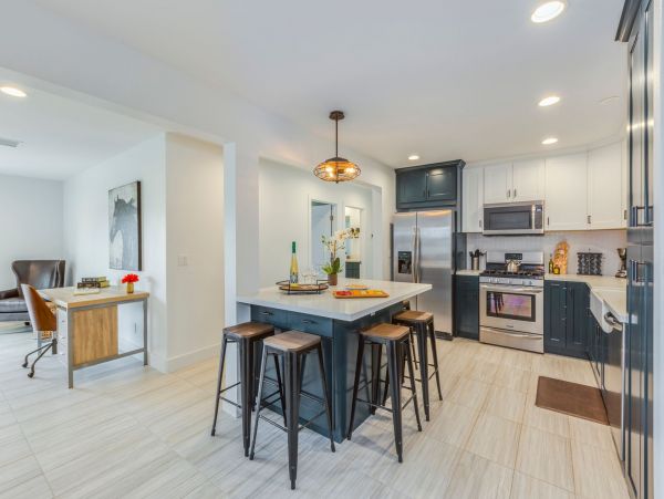 Luxury Anaheim 5 Bedroom Pool House