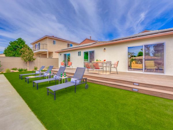 Luxury Anaheim 5 Bedroom Pool House