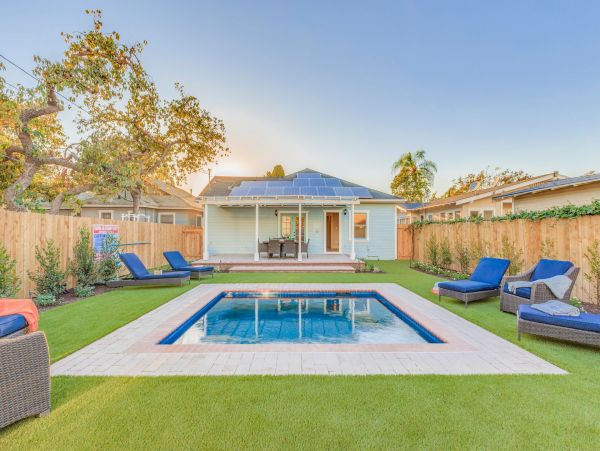 Gorgeous 4 Bedroom Pool House in Anaheim