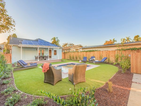 Gorgeous 4 Bedroom Pool House in Anaheim