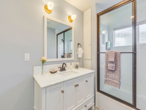 Gorgeous 4 Bedroom Pool House in Anaheim