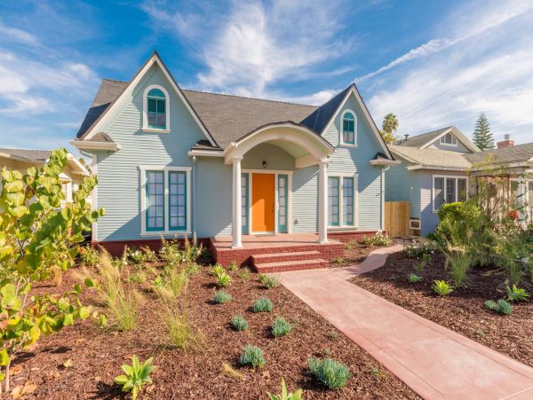 Gorgeous 4 Bedroom Pool House in Anaheim