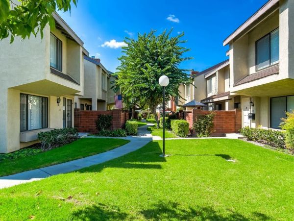 Anaheim Condo 991227