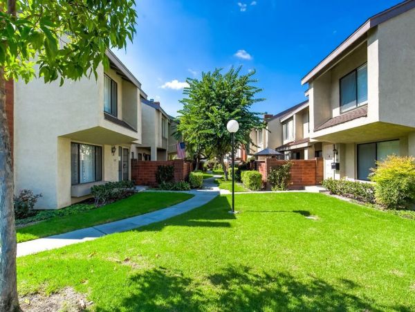 Anaheim Condo 991227