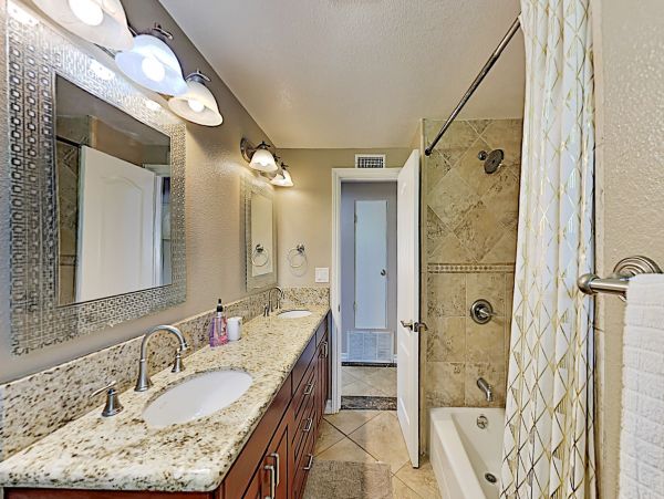Anaheim 3 Bedroom House with Private Pool & Grill