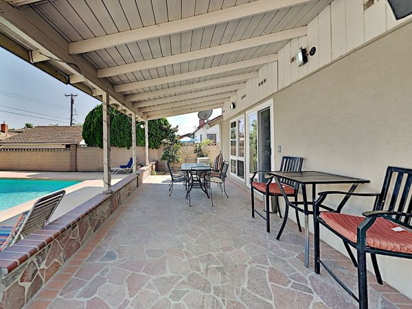 Anaheim 3 Bedroom House with Private Pool & Grill