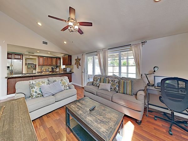 Anaheim 3 Bedroom House with Private Pool & Grill