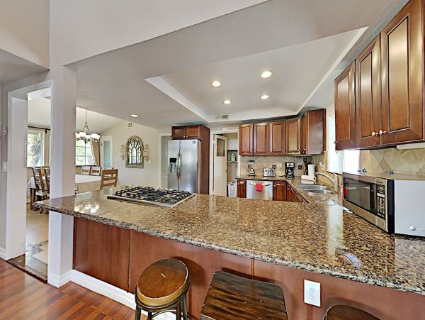 Anaheim 3 Bedroom House with Private Pool & Grill