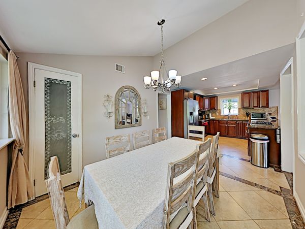 Anaheim 3 Bedroom House with Private Pool & Grill