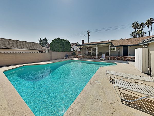 Anaheim 3 Bedroom House with Private Pool & Grill