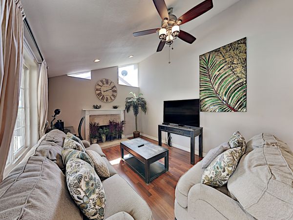 Anaheim 3 Bedroom House with Private Pool & Grill