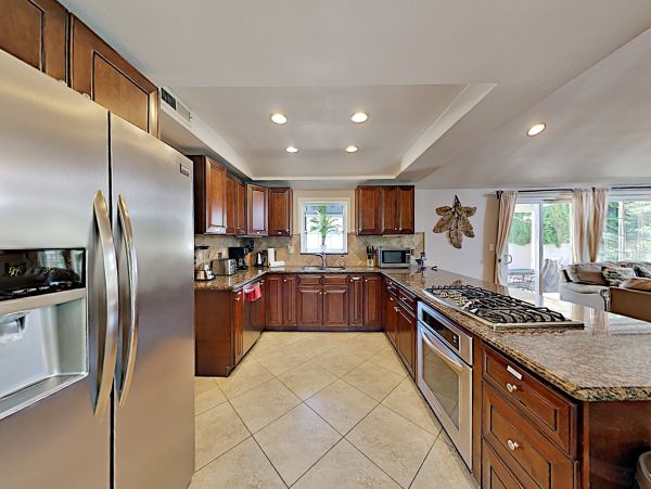Anaheim 3 Bedroom House with Private Pool & Grill