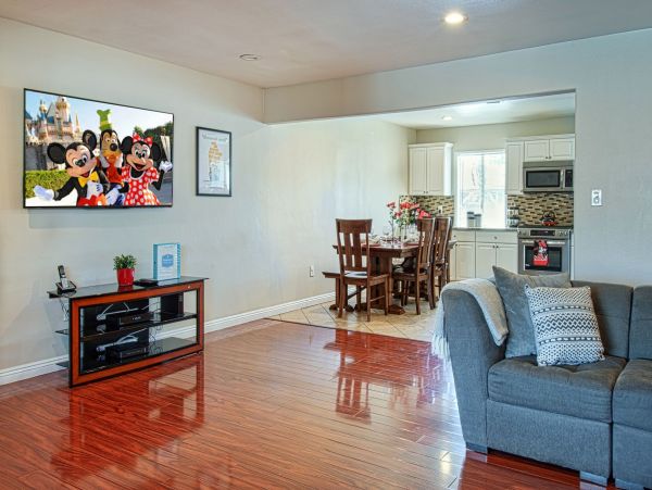 Anaheim Home 991231