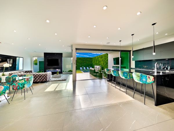 Los Angeles Home 991243