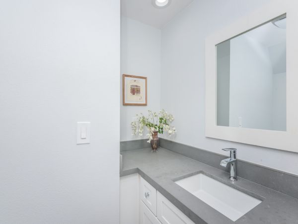 San Diego Beach Communities North Condo 991298