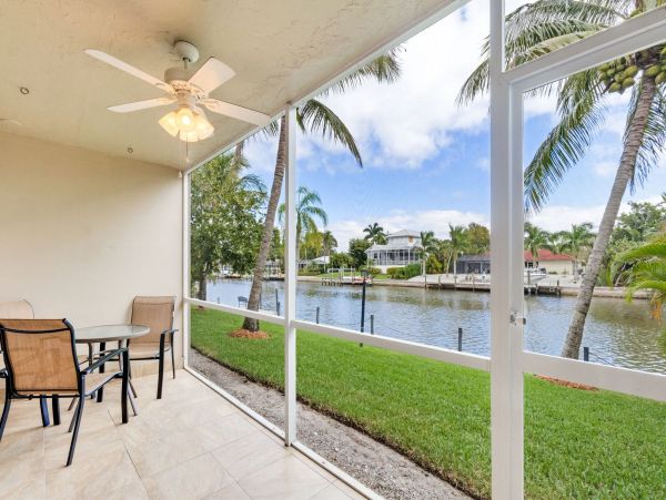 Short Walk to Beach Sanibel Vacation Townhome Two Bedrooms