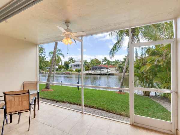 Short Walk to Beach Sanibel Vacation Townhome Two Bedrooms