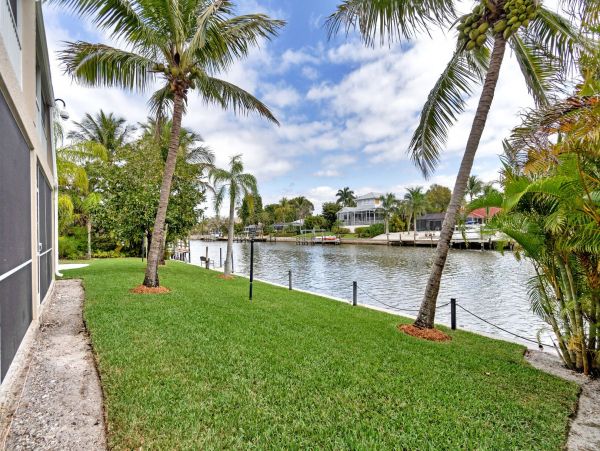 Short Walk to Beach Sanibel Vacation Townhome Two Bedrooms