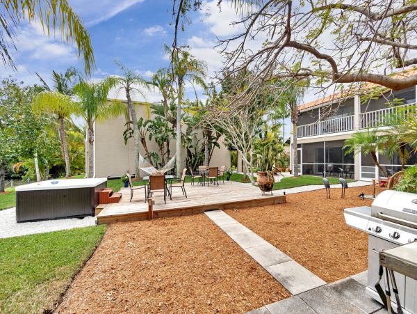 Short Walk to Beach Sanibel Vacation Townhome Two Bedrooms